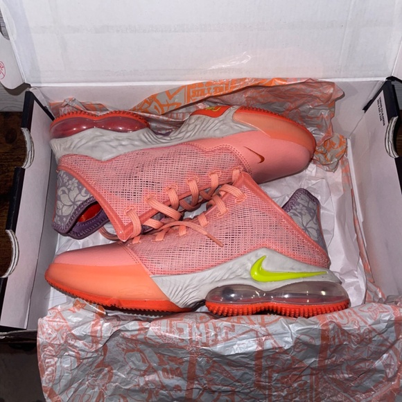 Nike LeBron 19 XIX Low Basketball Shoes - Men’s Size 6.5 //// Women’s Size 8 - Picture 9 of 9